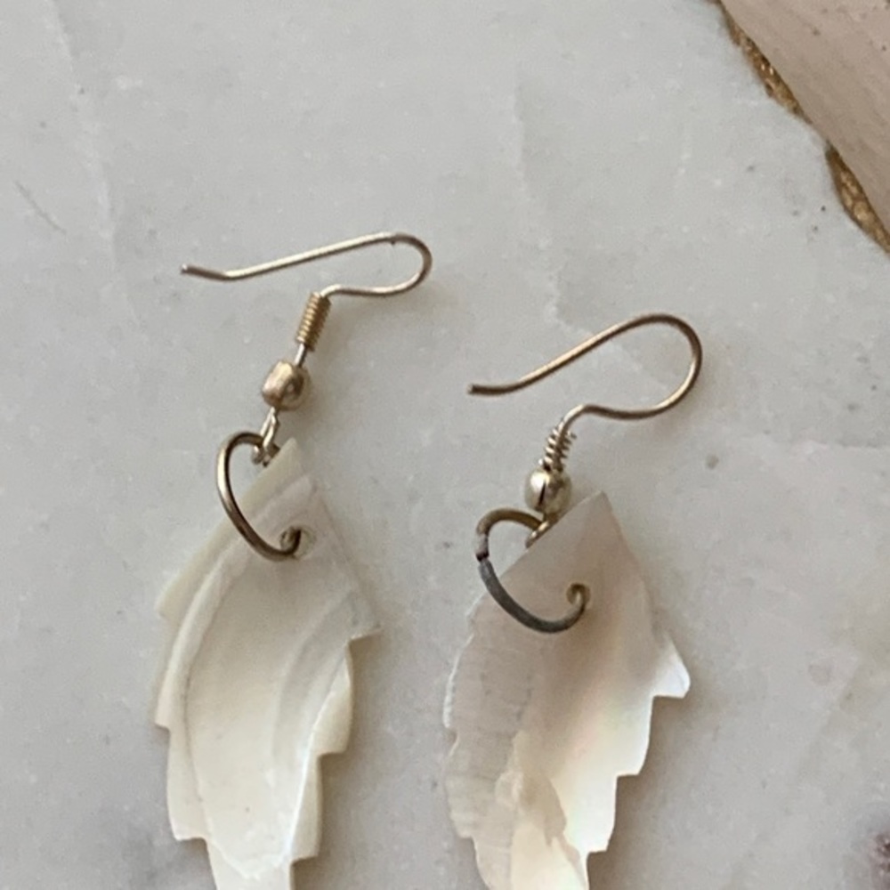 Mother of Pearl Dangle Earrings New Old Stock - Picture 5 of 17